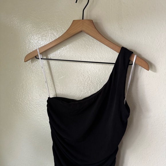 Lulus | Total Appeal Black Ruched One-Shoulder Bodycon Midi Dress - Picture 3 of 7